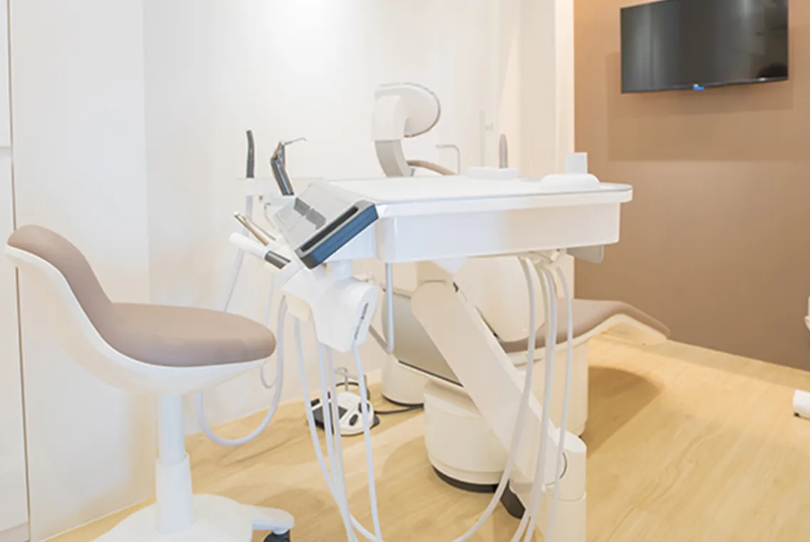 完全個室のホワイトニング施術室の内観